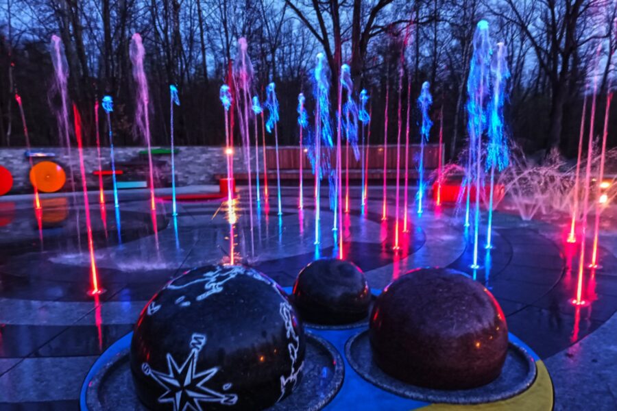 Iluminacja świetlna wodnego placu